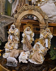 PRESÉPIO DE LUXO COM PORTAL LUXO LINHA SACRA BEGE 30CM COM 6 PEÇAS - PRÉ VENDA 2026