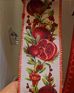 FITA ARAMADA DUPLA FACE VELUDO ROMÃ FUNDO VERMELHO 10CM - PRÉ VENDA 2026