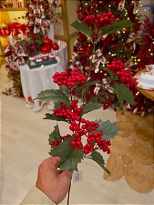 GALHO DECORATIVO BERRY COM FOLHAS 77CM - PRÉ VENDA 2026