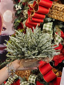 VASO COM GALHOS DE PINHEIRO REALISTA 28CM - PRÉ VENDA 2026