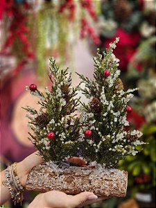 PINHEIRO NO TRONCO DE MADEIRA 30CM - PRÉ VENDA 2026