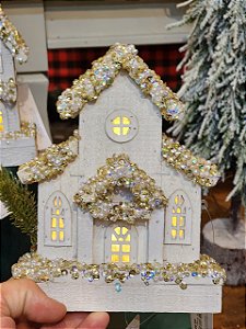 CASA DE MADEIRA COM LED BRANCA COM USB 18CM - PRÉ VENDA 2026