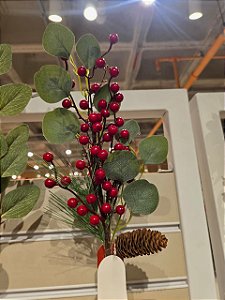 GALHO DECORATIVO BERRY VERMELHO COM FOLHA DE EUCAPLITO 63CM - PRÉ VENDA 2026