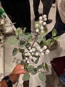 GALHO DECORATIVO BERRY BRANCO COM FOLHA DE EUCAPLITO 50CM - PRÉ VENDA 2026