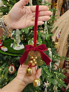 PENDENTE DECORADO LAÇO VELUDO COM SINOS 29CM - PRÉ VENDA 2026