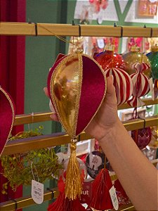 PENDENTE DECORADO BALÃO VERMELHO E DOURADO 30CM - PRÉ VENDA 2026