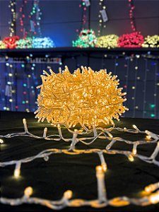 PISCA FESTÃO 1400 LEDS 40 METROS AMBAR COM STROBO FIO TRANSPARENTE BIVOLT USO INTERNO E EXTERNO - PRÉ VENDA 2026