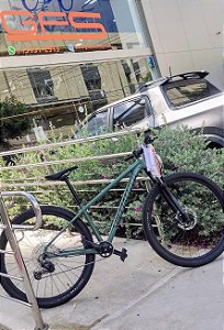BICICLETA SPECIALIZED ROCKHOPPER ELITE ARO(29) TAMANHO 17(M) COR VERDE R$7.490,00