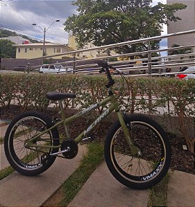 BICICLETA ARO (20) MASCULINA COR VERDE OLIVA S/ MARCHA FREIO V-BRAKE MILANO CROSS
