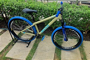 BICICLETA MTB FREERIDE ARO (26) VIKINGX TUFF X-38  KIT SINGLE S/ MARCHA FREIO DISC HIDRÁULICO TRASEIRO SHIMANO COR OLIVA
