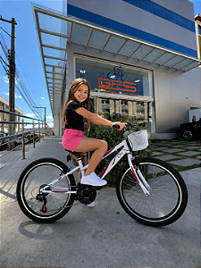 BICICLETA ARO (24) FEMININA CALOI CECI 18 VELOCIDADES FREIO V-BRAKE COM CESTA COR BRANCO/ROSA