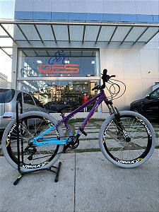 BICICLETA MTB FREERIDE ARO (26) VIKINGX TUFF X-44 CAMBIO 8 VELOCIDADES (1x8) FREIO DISC HIDRÁULICO COR ROXO/AZUL