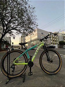 BICICLETA MTB ARO (29) COLLI ALLURE 27VELOCIDADES (3X9) FREIO DISC HIDRÁULICO QUADRO 17 (M) AMARELO NEON (USADA)