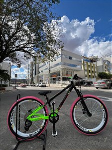 BICICLETA MTB FREERIDE ARO (26) VIKINGX TUFF X-44 CAMBIO 9 VELOCIDADES(1x9) FREIO DISC HIDRÁULICO COR PRETO/VERDE/ROSA