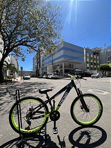 BICICLETA MTB FREERIDE ARO (26) VIKINGX TUFF-25 CAMBIO 21 VELOCIDADES (3x7) FREIO DISC MECÂNICO COR PRETO/AMARELO NEON