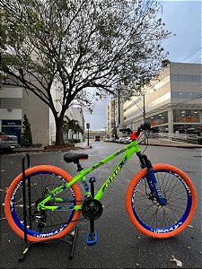 BICICLETA MTB FREERIDE ARO (26) PRO-X MANDRAKE KIT 24 VELOCIDADES (3X8) FREIO DISC MECÂNICO COR VERDE/AZUL/LARANJA