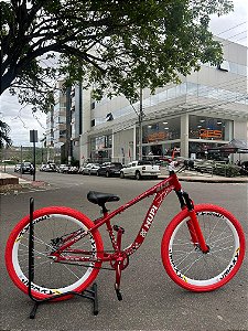 BICICLETA MTB FREERIDE ARO (26) HUPI NAJA KIT SINGLE S/ MARCHA FREIO DISC HIDRÁULICO TRASEIRO SHIMANO COR VERMELHO/BRANC