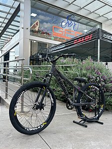 BICICLETA MTB FREERIDE ARO (26) VIKINGX TUFF X-25 CAMBIO 7VELOCIDADES (1X7) FREIO DISCO MECÂNICO COR GRAFITTE/PRETO