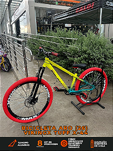 BICICLETA MTB FREERIDE ARO (26) VIKINGX TUFF-X44 CAMBIO 8 VELOCIDADES (1X8) FREIO DISC HIDRAULICO COR AMAR NEON/VERMELHO