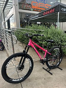 BICICLETA MTB FREERIDE ARO (26) VIKINGX TUFF-X44 CAMBIO 8 VELOCIDADES (1X8) FREIO DISC HIDRAULICO COR ROSA/PRETO