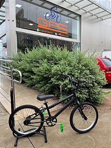 BICICLETA ARO (20) MASCULINA SAMMY SEM MARCHA FREIOS V-BRAKE COR PRETA (USADA)