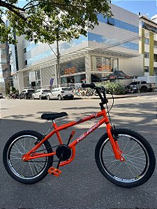 BICICLETA ARO (20) MASCULINA COR CROMOCOLOR LARANJA S/MARCHA FREIO V-BRAKE MARCA MILANO FREESTYLE