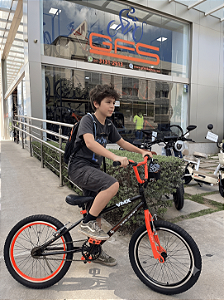 BICICLETA ARO (20) MASCULINA COR PRETO/LARANJA NEON S/MARCHA FREIO V-BRAKE MARCA VELOOH CROSS