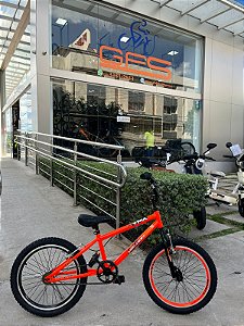 BICICLETA ARO (20) MASCULINA COR LARANJA NEON S/MARCHA FREIO V-BRAKE MARCA VELOOH CROSS