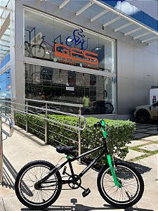 BICICLETA ARO (20) MASCULINA COR PRETO/VERDE S/MARCHA FREIO V-BRAKE MARCA VELOOH CROSS