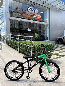 BICICLETA ARO (20) MASCULINA COR PRETA/VERDE S/MARCHA FREIO V-BRAKE MARCA VELOOH CROSS