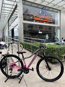BICICLETA MTB ARO (29) VELOOH START 21 VELOCIDADES FREIO A DISCO MECÂNICO TAMANHO 15 (P) COR CINZA/ROSA
