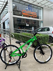 BICICLETA MTB FREERIDE ARO (26) VIKINGX TUFF X-25 CAMBIO 7VELOCIDADES (1X7) FREIO DISCO MECÂNICO COR VERDE/BRANCO