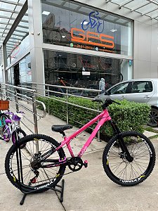 BICICLETA MTB FREERIDE ARO (26) VIKINGX TUFF X-44 CAMBIO 7VELOCIDADES (1X7) FREIO DISCO MECÂNICO COR ROSA/PRETO