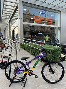 BICICLETA MTB FREERIDE ARO (26) VIKINGX TUFF X-25 CAMBIO 8 VELOCIDADES (1X8) FREIO DISCO MECÂNICO COR ROXO/VERDE/AMARELO