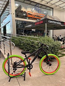 BICICLETA MTB FREERIDE ARO (26) VIKINGX TUFF X-25 CAMBIO 7VELOCIDADES (1X7) FREIO DISCO MECÂNICO COR GRAFITE/LARANJA