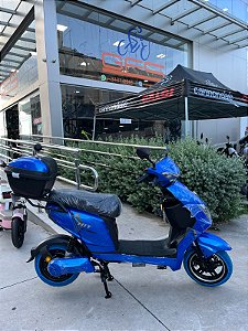 SCOOTER ELÉTRICA KLOSH HIT ESTILO MOTONETA COM BAÚ EXTERNO 1000W AUTOPROPELIDO AZUL/PRETO