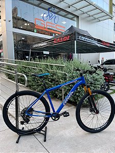 BICICLETA MTB ARO (29) RAVA KIT SHIMANO CUES 9 VELOCIDADES FREIO DISC HIDRÁULICO TAMANHO 19 (G) COR AZUL HUNTER