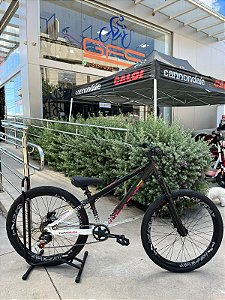 BICICLETA MTB FREERIDE ARO (26) VIKINGX TUFF-44 KIT 7 VELOCIDADES FREIO DISC HIDRÁULICO TRASEIRO COR PRETO/BRANCO/ROSA
