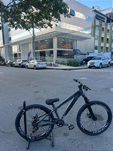 BICICLETA MTB FREERIDE ARO (26) VIKINGX TUFF X-25 CAMBIO 7VELOCIDADES (1X7) FREIO DISCO MECÂNICO COR GRAFITE