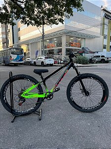 BICICLETA MTB FREERIDE ARO (26) VIKINGX TUFF-44 KIT 7 VELOCIDADES FREIO DISC MECÂNICO COR PRETO/VERDE/ROSA