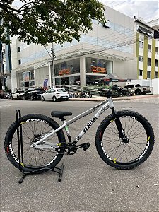 BICICLETA MTB FREERIDE ARO (26) HUPI STRIP KIT SINGLE (SEM MARCHA) FREIO DISC TRASEIRO SHIMANO MT200 COR PRATA/PRETO