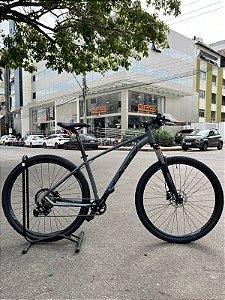 BICICLETA MTB ARO (29) OGGI HACKER HDS SHIMANO ESSA 8V FREIO DISC HIDRÁULICO TAMANHO 17 (M) COR GRAF/AZUL/PTO
