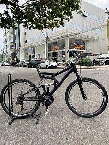 BICICLETA ARO (26) MASCULINA FULL SUSPENSION 21 VELOCIDADES FREIOS V-BRAKE COR PRETO/PRATA (USADA)