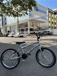 BICICLETA ARO (20) MASCULINA COR CROMOCOLOR CROMY S/MARCHA FREIO V-BRAKE MARCA MILANO FREESTYLE