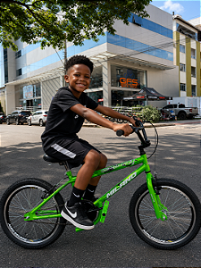 BICICLETA ARO (20) MASCULINA COR CROMOCOLOR VERDE S/MARCHA FREO V-BRAKE MARCA MILANO FREESTYLE