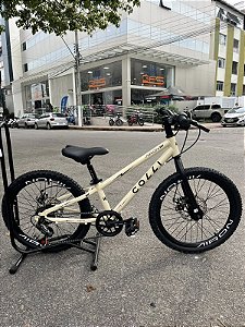BICICLETA ARO (20) MTB COLLI AIRON 7 VELOCIDADES (1X7) FREIO A DISCO MECÂNICO COR BEGE (RETRO)