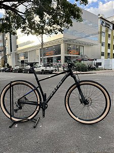 BICICLETA MTB ARO (29) CALOI EXPLORER EVO SHIMANO DEORE 12VELOCIDADES FREIO DISC HIDRÁULICO TAMANHO 19 (G) COR PRETO