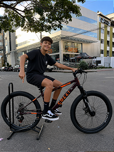 BICICLETA ARO (24) MTB COLLI NAPOLI ALUMINIO 7 VELOCIDADES (1X7) FREIO A DISCO MECÂNICO COR VINHO/LARANJA