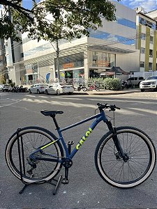 BICICLETA MTB ARO (29) CALOI EXPLORER PRO MY 26 SHIMANO DEORE 12VELOCIDADES FREIO DISC HIDRÁULICO TAMANHO 17 (M) AZUL