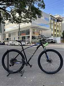 BICICLETA MTB ARO (29) OGGI 7.0 SHIMANO CUES 9 VELOCIDADES FREIO DISC HIDRÁULICO TAMANHO 19 (G) PRETO/AZUL